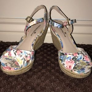 pair of Montevideo bay club wedges